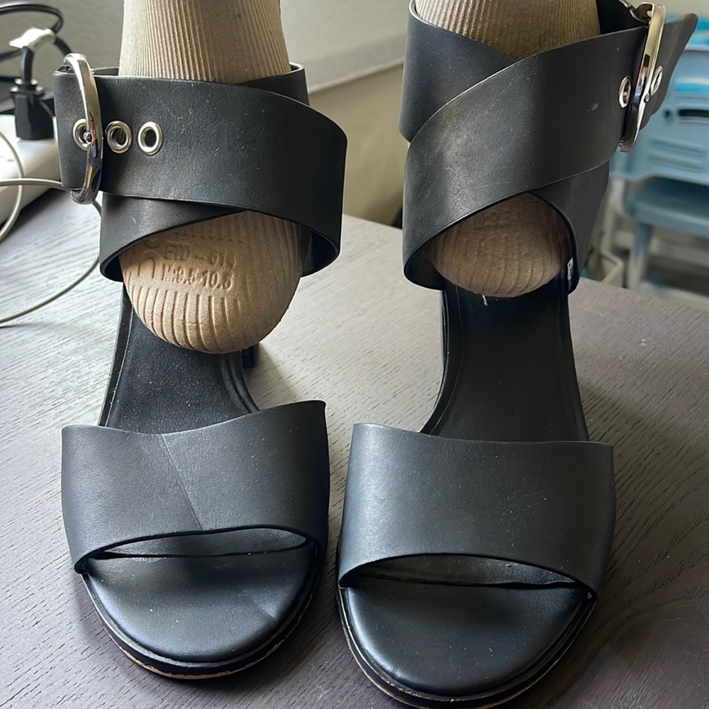 Leather sandals
